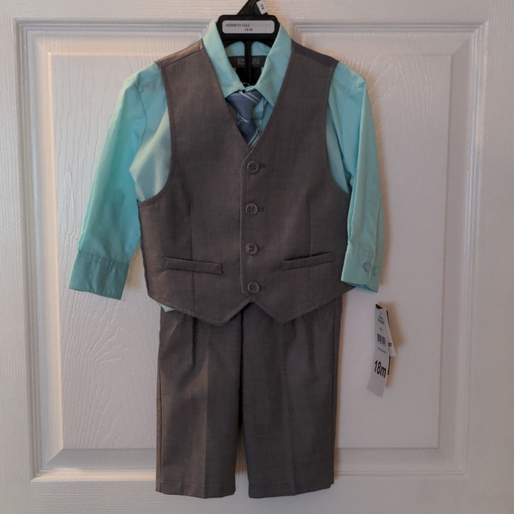 Kenneth Cole Reaction 4pc suit Size 18months
